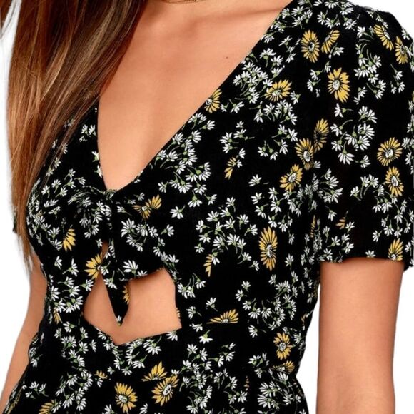 FREE PEOPLE Jinx Black Floral Print Tie-Front Romper - Picture 3 of 10